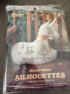 Vtg Titan Needlecraft Kit #1207 "Unicorn" Stamped Cross Stitch Decor Pillow Kit - Picture 1 of 5