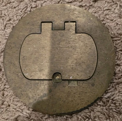 Cubierta de piso redonda de latón Carlon E97BR B placa 5,5 pulgadas cerradura dañada Foto 1 de 4