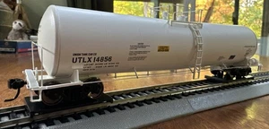 Walthers PROTO 920-100244 54’ UTLX 23000g Funnel Flow Tank Car UTLX 14856 NY - Picture 1 of 9