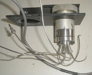 Rheodyne 7030 6-Port Sample Injector Syringe / HPLC Injector Valve - Picture 1 of 5