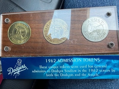 1962 LOS ANGELES DODGERS ADMISSION (3) TOKENS IN DISPLAY GRAND OPENING SEASON - Image 1 of 2