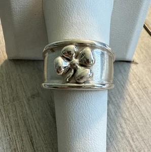 Anillo banda plata esterlina 13 mm ancho 4 hojas trébol 14,6 gramos talla 8 - Imagen 1 de 8