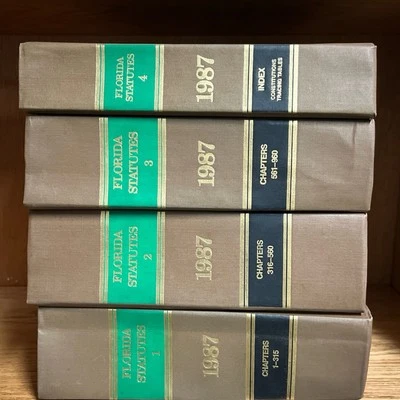 Vtg Hardcover Book Stack Styling Prop Staging Home Library Shelf Decor Set Of 4 - Imagem 1 de 4