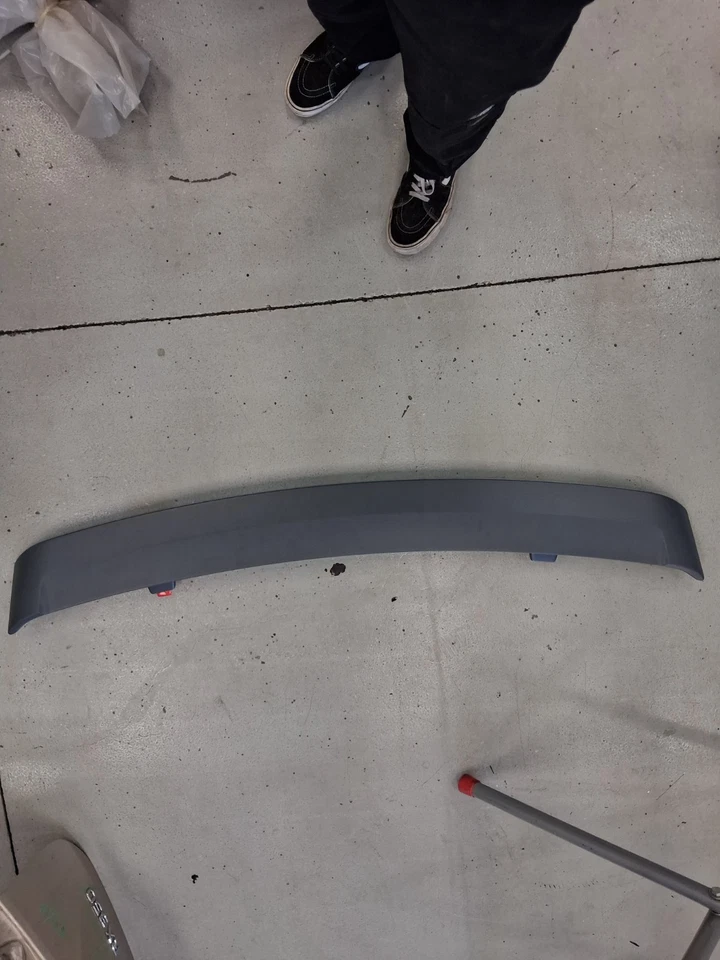 SPOILER TRASEIRO 2005 FORD MUSTANG GT FABRICANTE DE EQUIPAMENTO ORIGINAL - Imagem 1 de 3