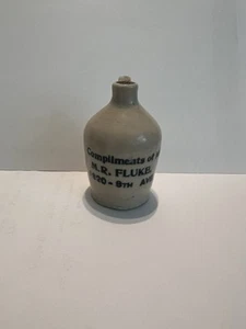 Vintage Mini Krug Komplimente von M. R. Fluke 1820-8th Ave. - Bild 1 von 3
