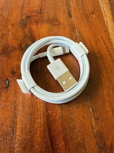 Câble Lightning vers USB d'origine Apple 1 mètre (3 pieds) (MQUE2AM/A) - Photo 1 sur 1