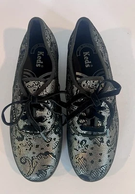 Tênis feminino Keds preto metálico tamanho 7.5 cadarço prata veludo - Imagem 1 de 4