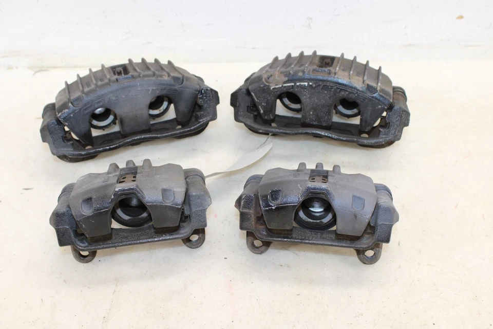 Juego de pinzas de freno Chevrolet Corvette 1997-2004 OEM NF45 Foto 1 de 4