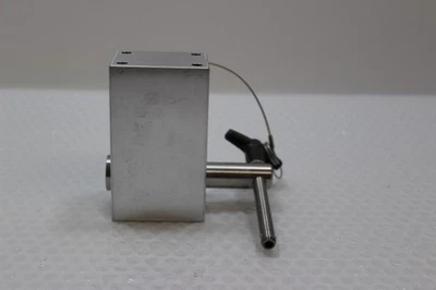 Bloque de enganche 7049 materiales aplicados E11306090, elevación Ergo Foto 1 de 4