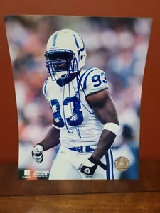 INDIANAPOLIS COLTS DWIGHT FREENEY AUTOGRAPED PHOTO 8 X 10 IN PERSON - Picture 1 of 4