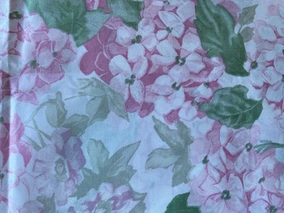 ТКАНЬ INALTERA ~ Франция Чинц ~ РОЗОВЫЙ ГОРТЕНЗИИ С БОЛЬШИМ ПРИНТОМ ~ Цветочные зеленые листья ~ - Изображение 1 из 3