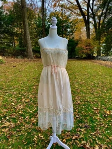 Antica camicia da notte anni '30 in seta e tulle | Ricamo farfalla, couture parigina S - Foto 1 di 15