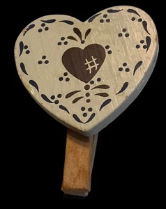 Vintage Fridge Magnet Folk Art Heart On Clothespin 2.5” X 2” Taiwan - Picture 1 of 7