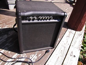 rate bx25 Bass Amplifier - Picture 1 of 5