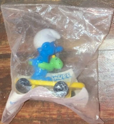 Juguete de comida para niños SMURFS HARDEE'S 1996 - MONOPATÍN CON TUBO INTERIOR PITUFO Foto 1 de 2