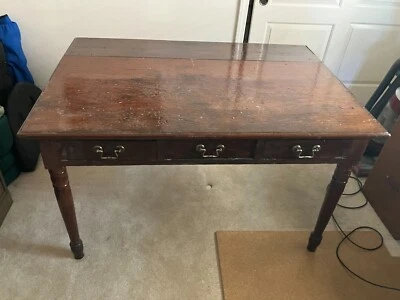 escritorio antiguo con cajones Foto 1 de 2