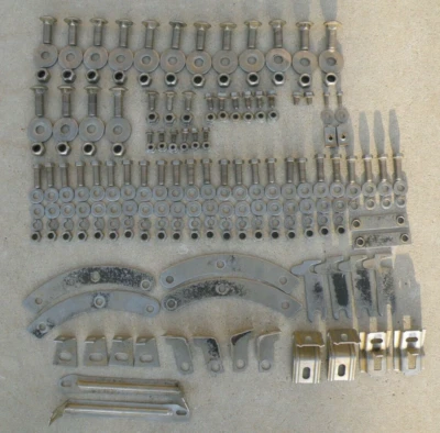 SOPORTES DE PARACHOQUES DELANTERO CADILLAC TUERCAS PERNOS ARANDELAS PLANAS REDONDAS 1962 62 OEM Foto 1 de 4