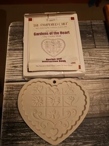 Pampered Chef 'Gardens of the Heart Stoneware Cookie Mold #2896 1996 Never Used - Picture 1 of 3
