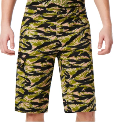 Bermuda de golfe Oakley NOVO masculina camuflagem tigre carga curta TNP tamanho W32 - Imagem 1 de 4