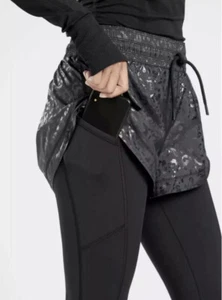 $108 Athleta Womens Rainier 2 in 1 Tight Leggings Black Size Small MINT! - Picture 1 of 6
