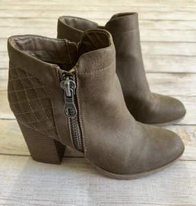 Indigo Rd. Damenschuhe taupe gestapelte Stiefeletten Größe 7,5 - Bild 1 von 10