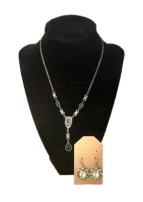 Brincos pendentes de gota e pingente cor esmeralda colar dourado Avon 16" - Imagem 1 de 4