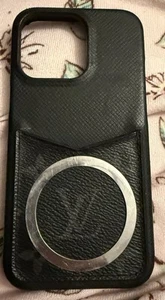 Used Authentic Louis Vuitton Monogram Bumper iPhone 13/13Pro Phone Case Cover - Photo 1 sur 8