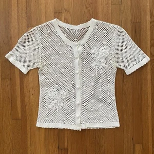 1950s 1960s Knit Top Flowers Petite White Sheer Button 3D Crochet 50s 60s - Picture 1 of 3