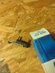 (1) OEM FORD  D1AZ-14526-B  30 Amp. CIRCUIT BREAKER  - Imagen 1 de 9