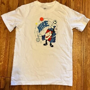 Nike The Nike Tee Graphic T-Shirt Short Sleeve White Casual Top Kid's M - Picture 1 of 3