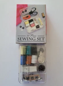 Nähset 32 tlg Set Fadenknöpfe Nadeln Nadeln Schere Fingerhut Druckknöpfe - Bild 1 von 3