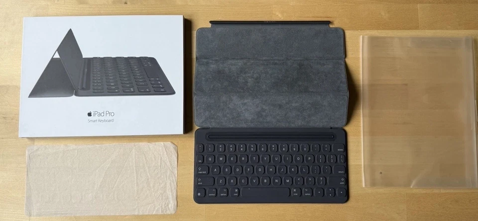 Ipad Pro 9.7 Smart Keyboard, Neuwertig, Mm2L2Zm/A, Us Englisch - Image 1 of 4