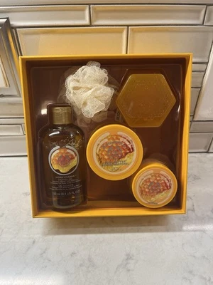 The Body Shop Honeymania Gift Box w Shower Gel, Body Butter, Scrub, Soap, Loofah - Image 1 of 4