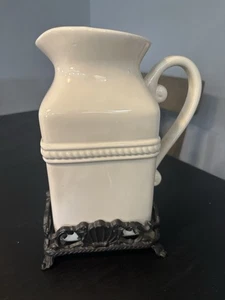 Belaverra Acorn Biege Pitcher. - Picture 1 of 7