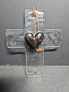 Glaskreuz mit rotem Herz - Bild 1 von 3