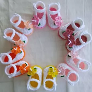 0-6 month old baby girl crochet booties. - Picture 1 of 8