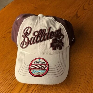 Gorra de baloncesto para mujer Mississippi St Bulldogs NCAA Zephyr - Nuevo con etiquetas - Imagen 1 de 3