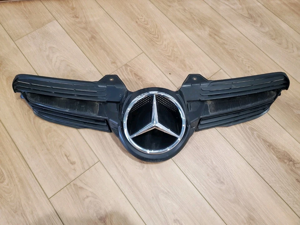 Mercedes Benz SLK280 SLK350 2005 2006 2007 2008 OEM PARRILLA SUPERIOR + EMBLEMA Foto 1 de 4