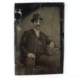 Freizeit Bowlermütze Mann Tintype c1870 Antik 1/6 Teller Bank Schnurrbart Foto A3382 - Bild 1 von 3