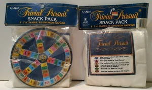 2 NEW Vintage 80-84 Trivial Pursuit Snack Party Pack 8 Plates 16 Napkins Sealed - Imagen 1 de 3