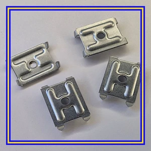 122723 x4 Ikea rechteckige Metallfüße, einhammerbar, vorgebohrt - Bild 1 von 4