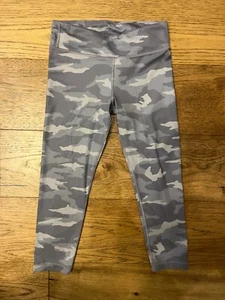 Athleta Girl Printed Chit Chat Capri Legging Purple Camo Activewear Size XL/14 - Picture 1 of 4