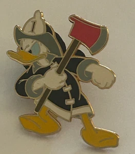 Prendedor comercial de bombero del pato Donald - Imagen 1 de 2