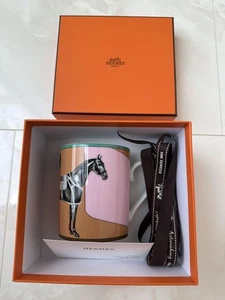 Hermes La Serpentine Taza Taza Motivo Caballo Rosa Porcelana Vajilla con Caja - Imagen 1 de 4