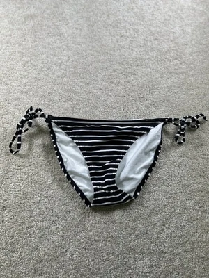 Parte inferior de bikini Mossimo para mujer negra blanca a rayas mediana de nailon spandex Foto 1 de 4