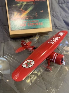 WINGS OF TEXACO 1929 LOCKHEED AIR EXPRESS PLANE DIECAST BANK - 1ST IN SERIES - Picture 1 of 6