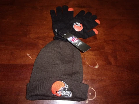Cleveland Browns NEW adult toboggan and gloves NFL team apparel Cover