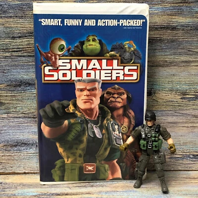 Small Soldiers VHS (1998) Movie DreamWorks Clamshell Video Tape & Flyer Insert - Image 1 of 4