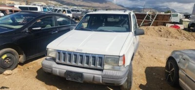 Used Side Marker Light Assembly fits: 1997 Jeep Grand cherokee Side Marker besid - Image 1 of 4