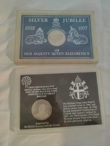 Pair Commemorate Medal Coins Minster Pope Visit 1982 Jubilee 1977 - Picture 1 of 12